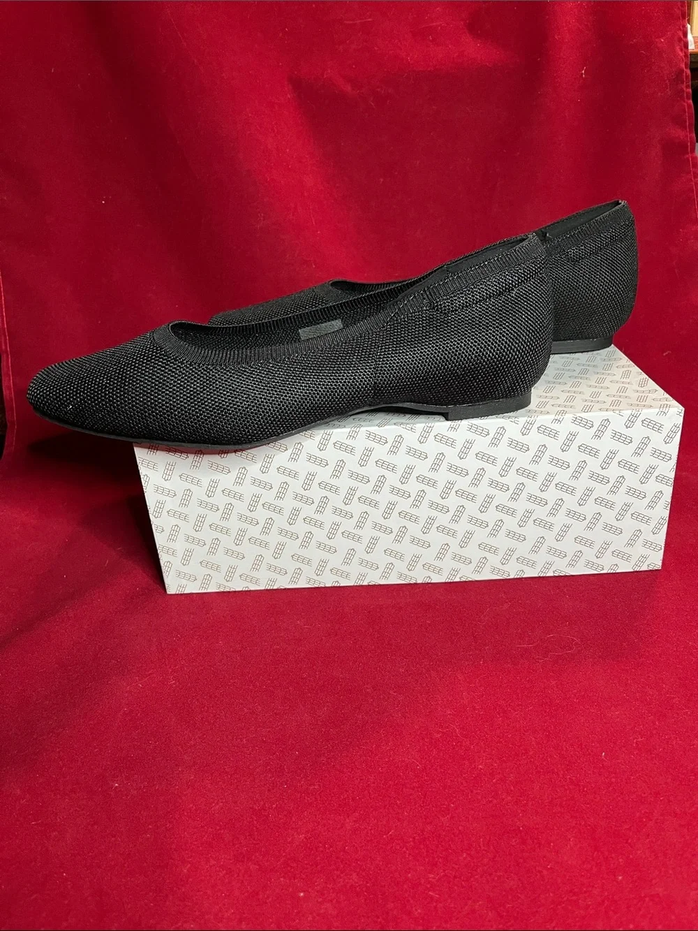 Brand New Tahari Black Flats Size 10